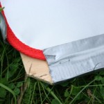 Tanssimaton kulma - huomaa omalaatuinen teippi+niittaus-kiinnitysmenetelmä!